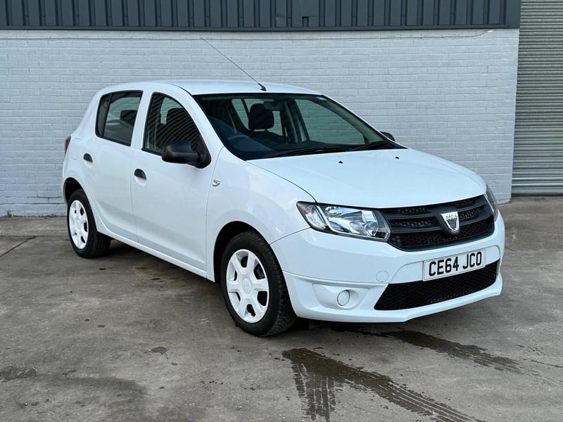 White Used 2014 Dacia Sandero Ambiance Hatchback | £2,695 (Fair price) - Image 1/4