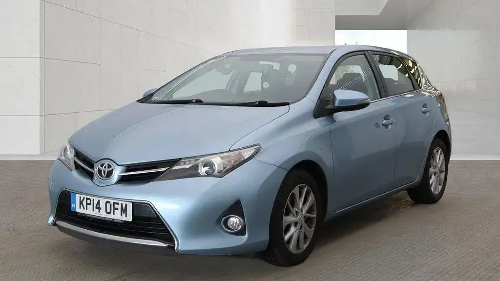 Used Toyota Auris 132 HP (97 kW) 2014 Blue Hatchback