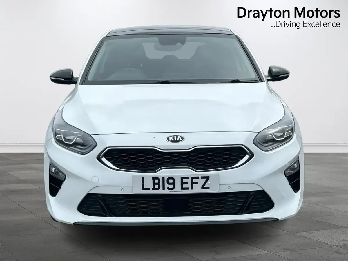 Used Kia Ceed First Edition 140 HP (102 kW) 2019 White Hatchback