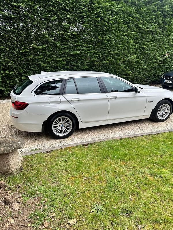 Begagnad BMW 520 190 HK (139 kW) 2015 Vit Kombi