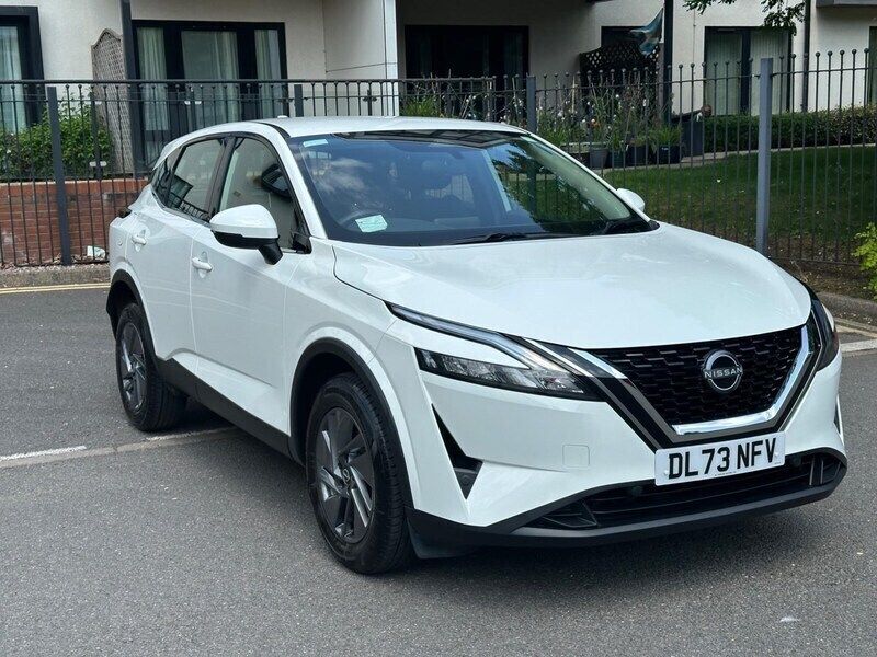 White Used 2023 Nissan Qashqai Acenta Premium SUV | £15,500 (Super price) - Image 1/4