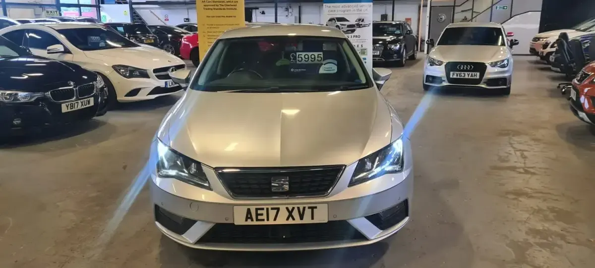 Używany Seat Leon SE Dynamic 2017 Srebrny Hatchback