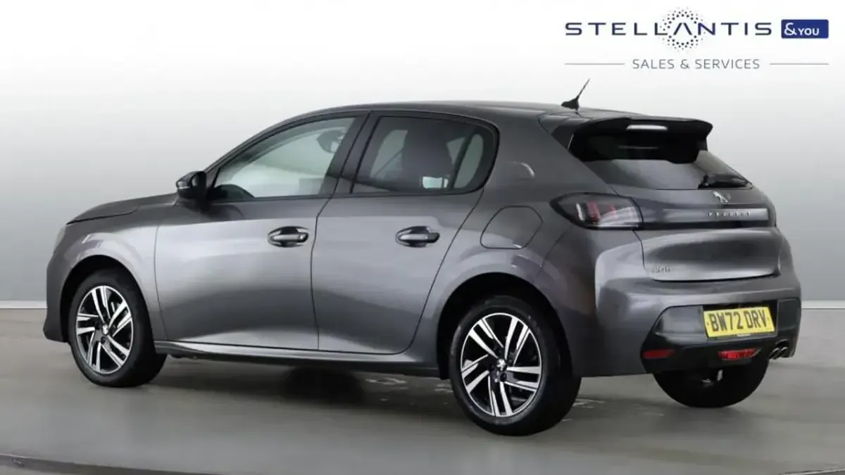 Used Peugeot 208 Allure+ 129 HP (94 kW) 2023 Grey Hatchback