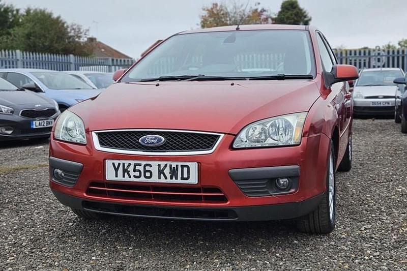 Red Used 2006 Ford Focus Ghia Hatchback | £1,495 (Fair price) - Image 1/1