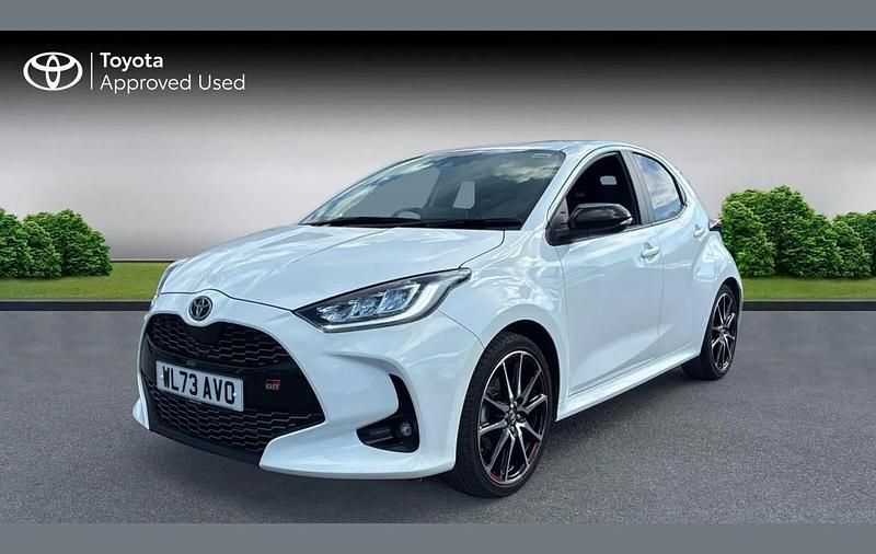 Used Toyota Yaris Hybrid Sport 116 HP (85 kW) 2023 Pure white Hatchback
