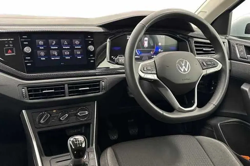 Used VW Taigo Match 115 HP (84 kW) 2025 Silver SUV