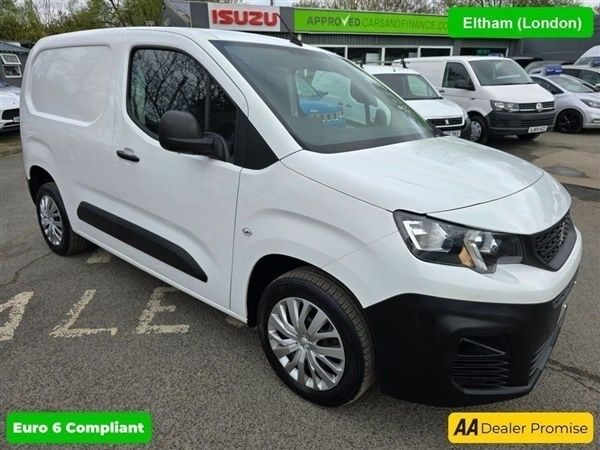 White Used 2020 Peugeot Partner MPV | £10,799 (Fair price) - Image 1/4