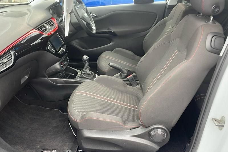 Used Vauxhall Corsa S 90 HP (66 kW) 2019 White Hatchback
