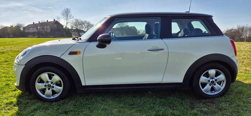 Used Mini Cooper Hatch 2014 White Hatchback