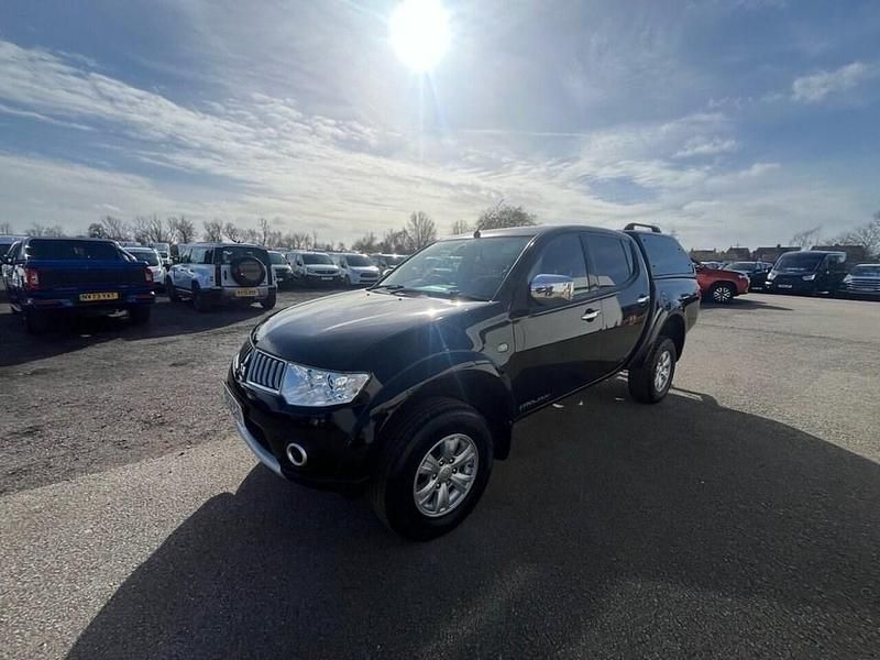 Used Mitsubishi L200 175 HP (128 kW) 2013 Black Pickup