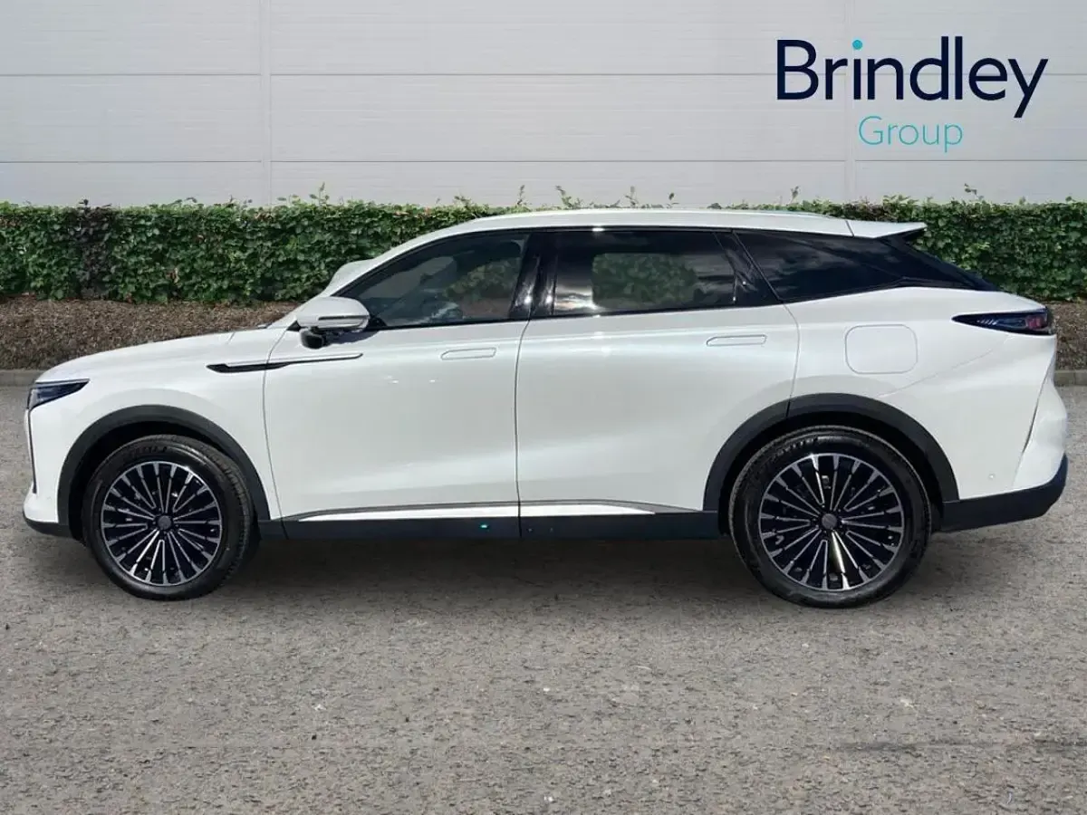 Used Omoda 9 443 HP (325 kW) 2025 White SUV
