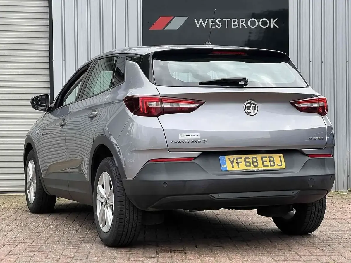 Used Vauxhall Grandland X S 130 HP (95 kW) 2018 Grey SUV