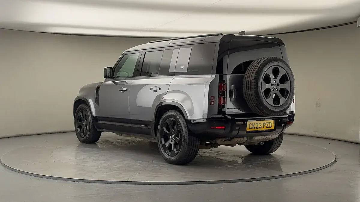 Used Land Rover Defender Dynamic 300 HP (220 kW) 2023 Eiger grey SUV