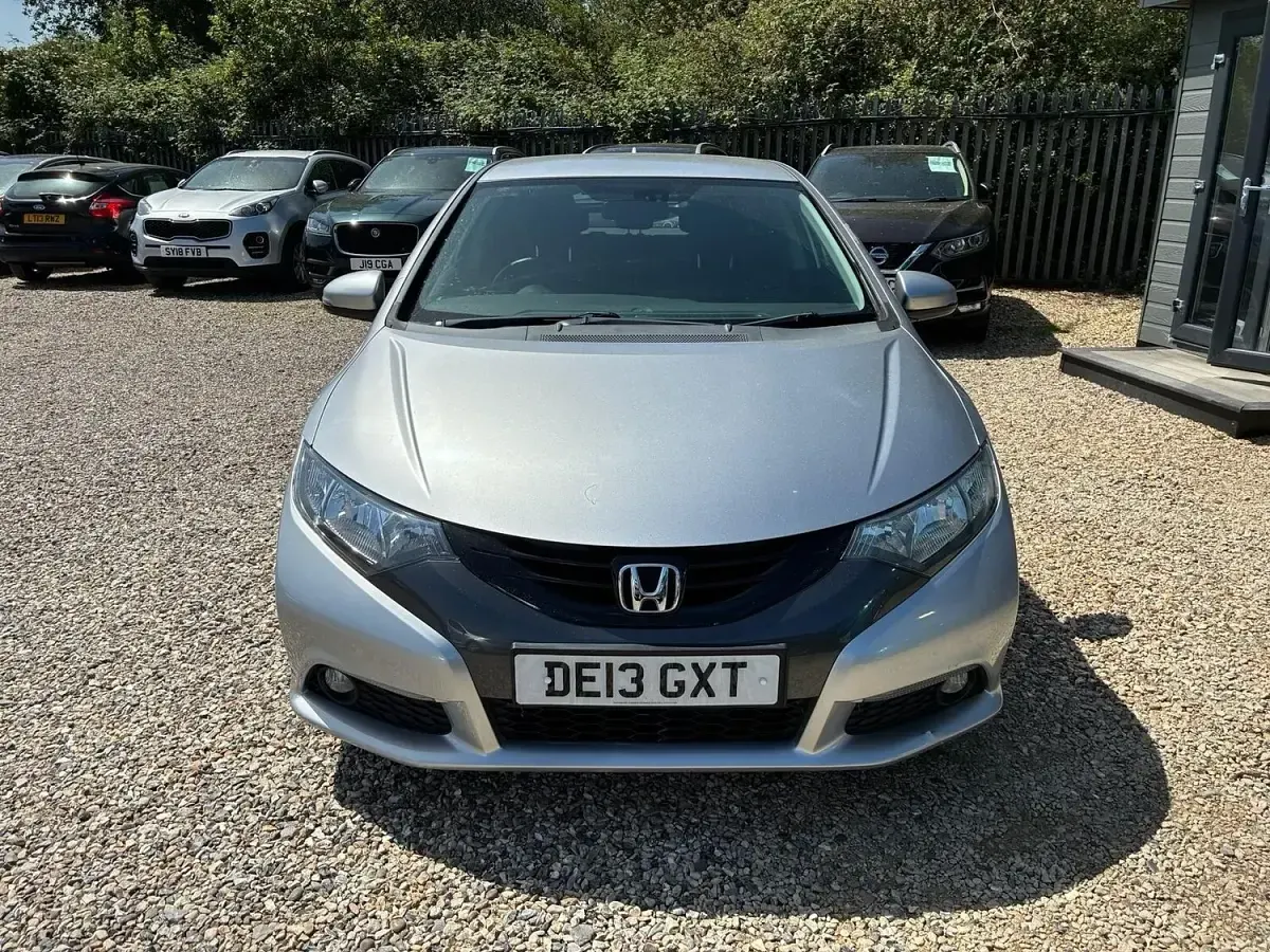 Käytetty Honda Civic ES 142 HP (104 kW) 2013 Hopea Viistoperä