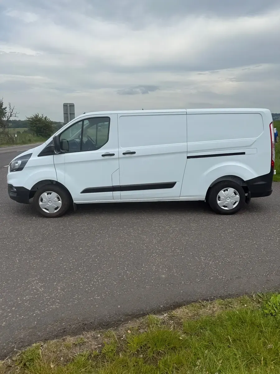 Used Ford Transit Custom 105 HP (77 kW) 2019 White Van