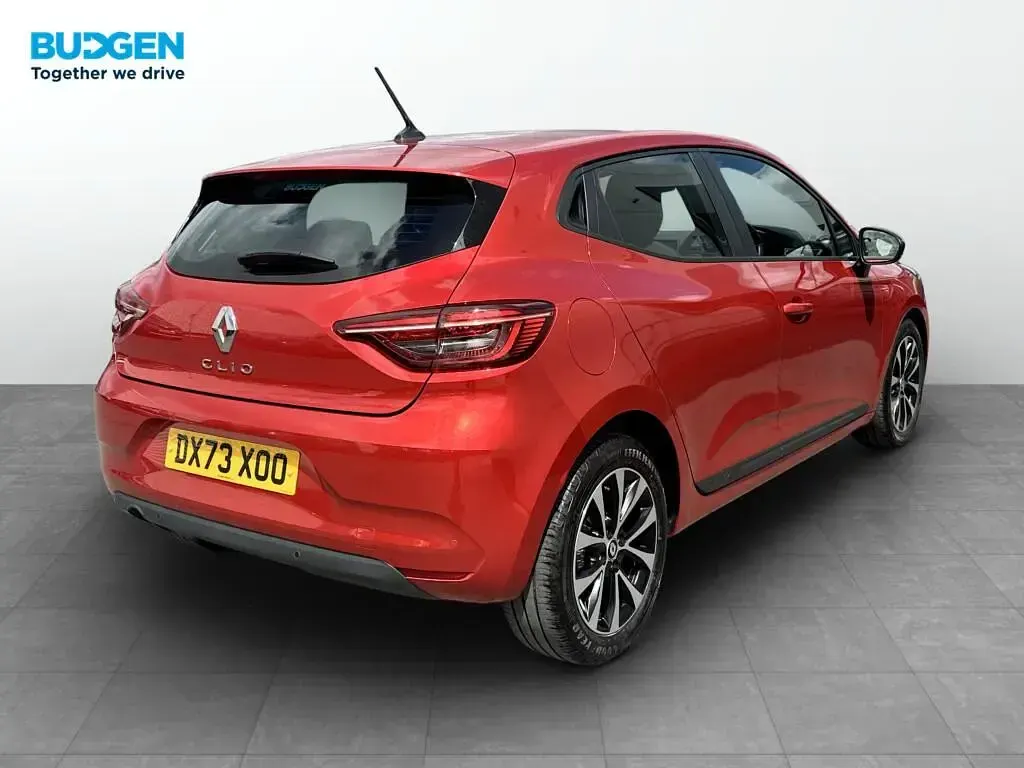 Used Renault Clio Evolution 90 HP (66 kW) 2023 Red Hatchback
