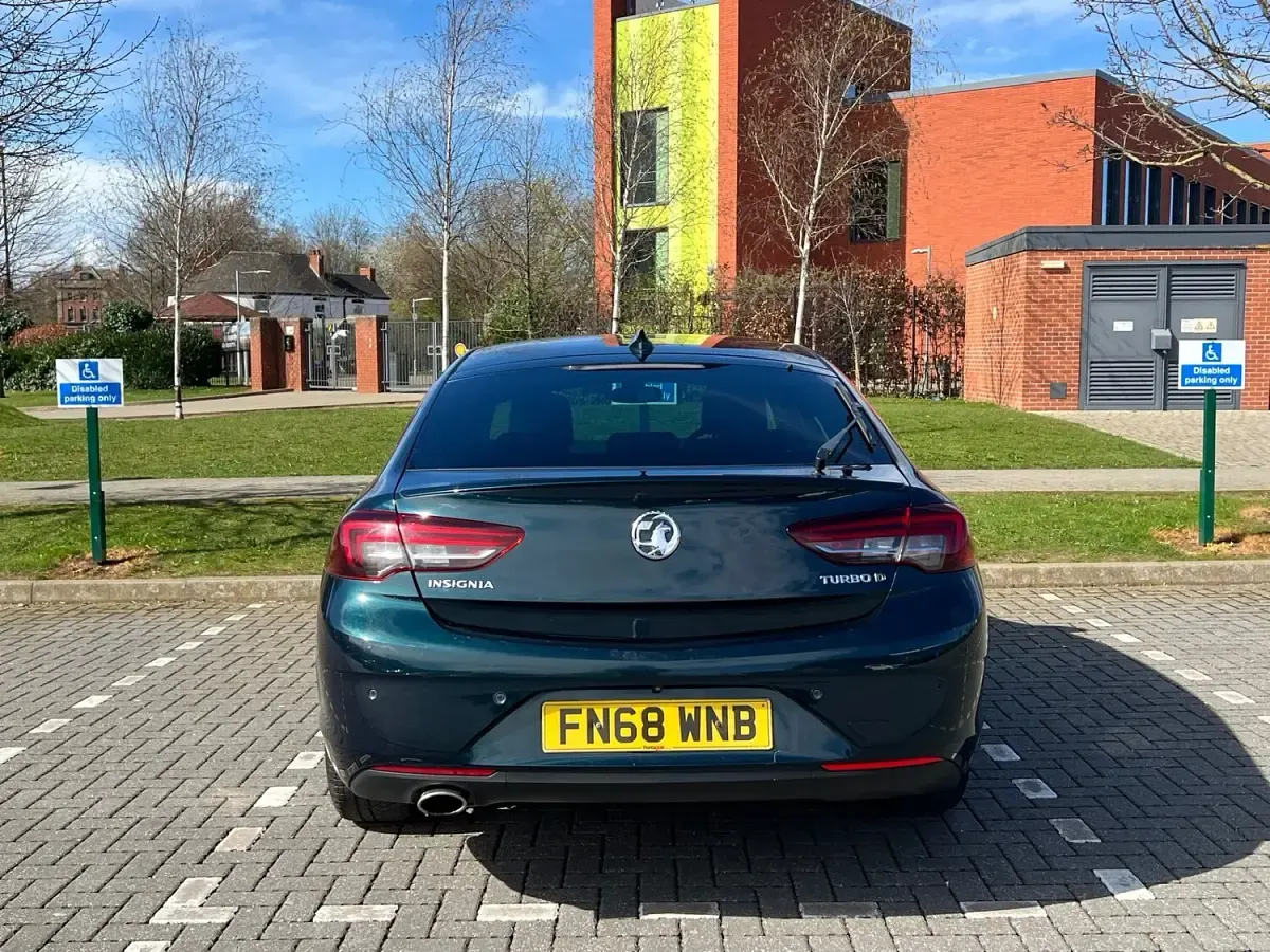 Used Vauxhall Insignia SRi 170 HP (125 kW) 2018 Green Hatchback
