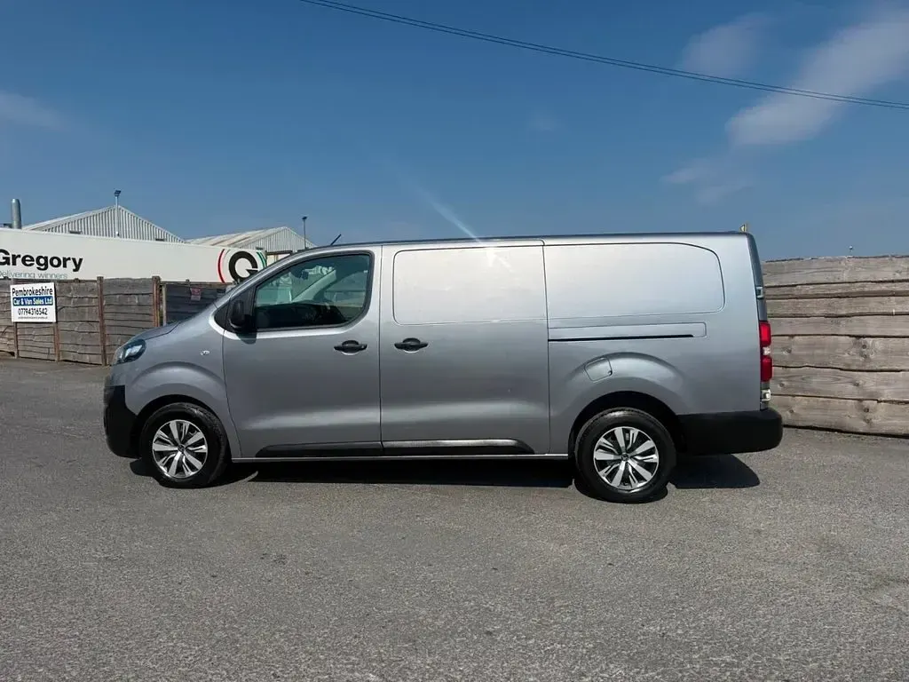 Used Vauxhall Vivaro S 100 HP (73 kW) 2019 Grey MPV