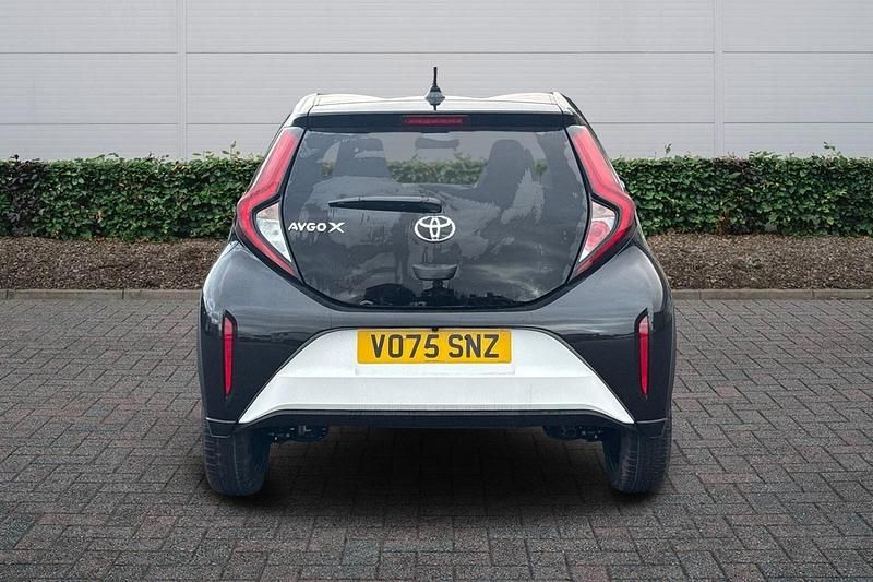 New Toyota Aygo X 72 HP (52 kW) 2025 White SUV
