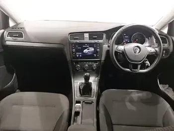 Second-hand VW Golf VII SE 110 CP (80 kW) 2017 Negru Hatchback