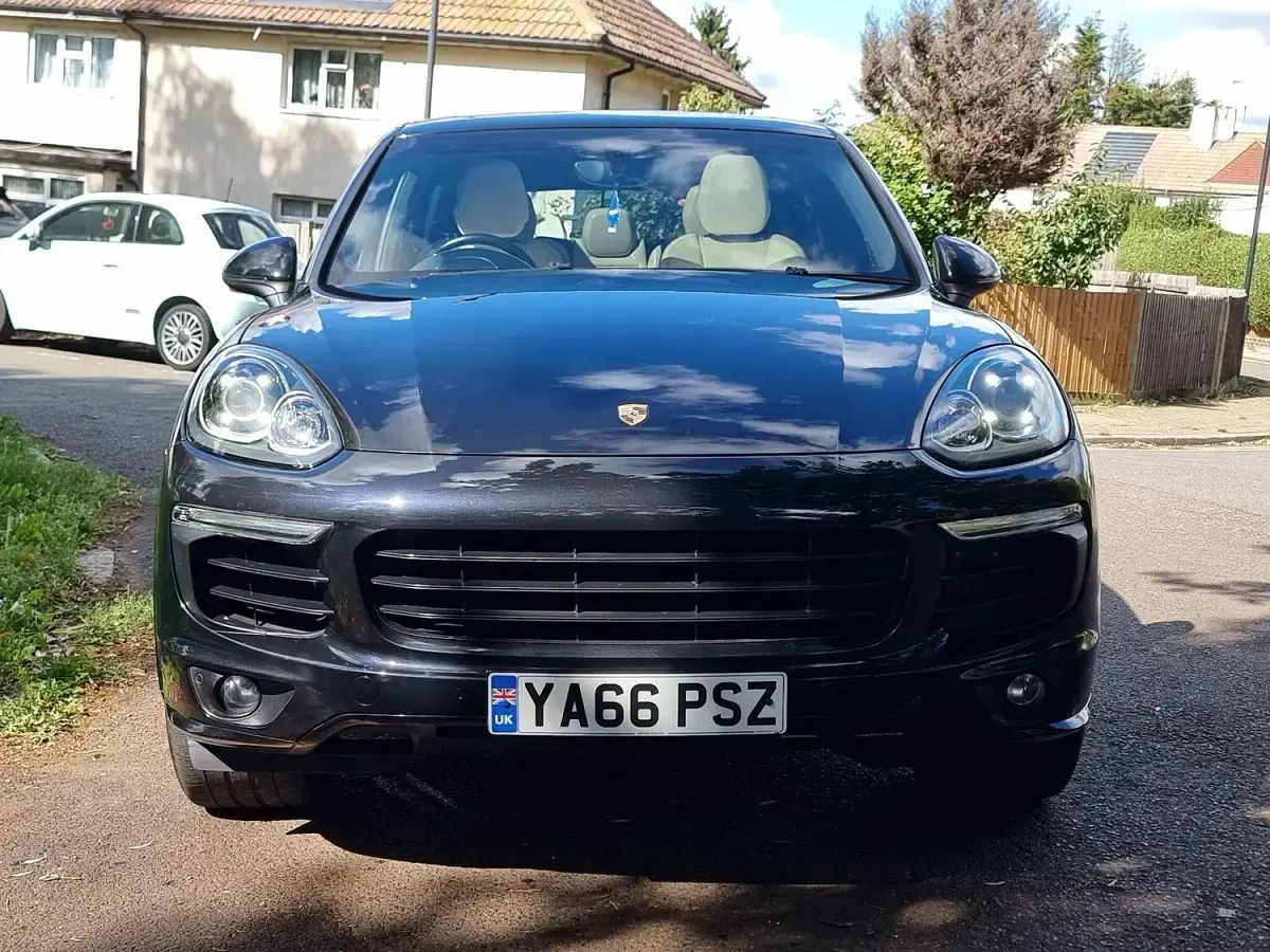 Used Porsche Cayenne 416 HP (305 kW) 2016 Black SUV
