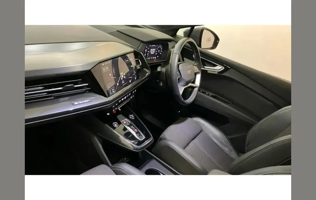 Usado Audi Q4 Sportback e-tron S-Line 150 kW (204 HP) 2022 Cinzento SUV