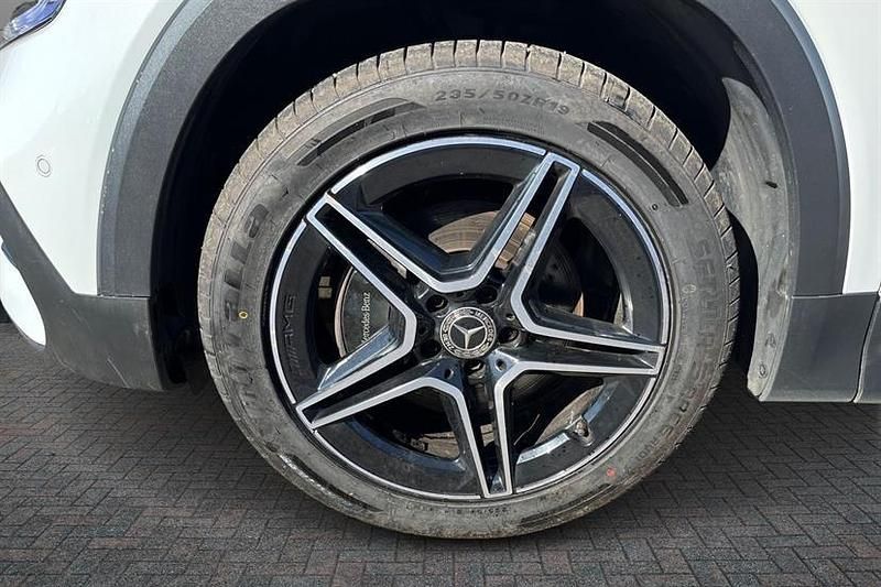 Used Mercedes GLB200 Executive 163 HP (119 kW) 2023 Digital white SUV
