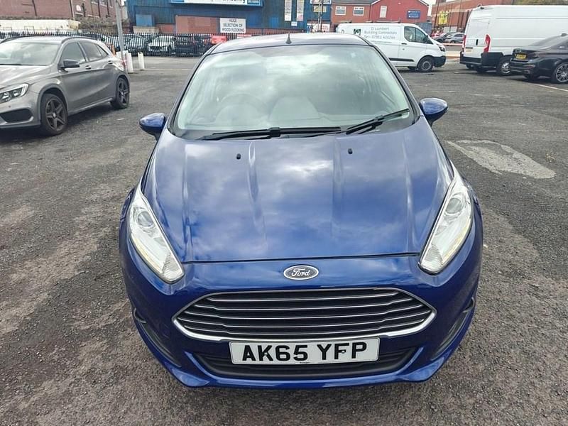 Usado Ford Fiesta Zetec 82 HP (60 kW) 2015 Azul Citadino