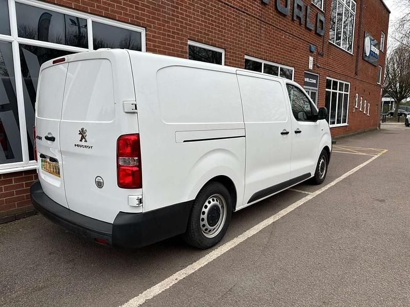 Used Peugeot e-Expert 100 kW (136 HP) 2021 White Van