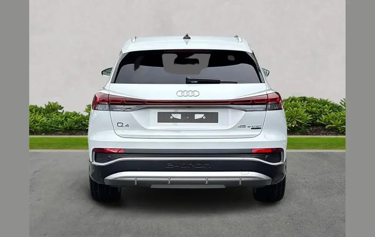Nouă Audi Q4 e-tron S-Line 206 kW (281 CP) 2025 Other SUV