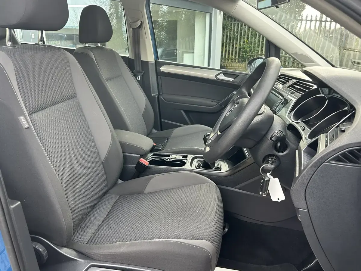 Used VW Touran S 115 HP (84 kW) 2017 Blue MPV