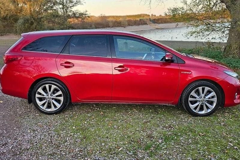 Used 2014 Toyota Auris Touring Sports Estate | £9,995 (Fair price) - Image 1/1