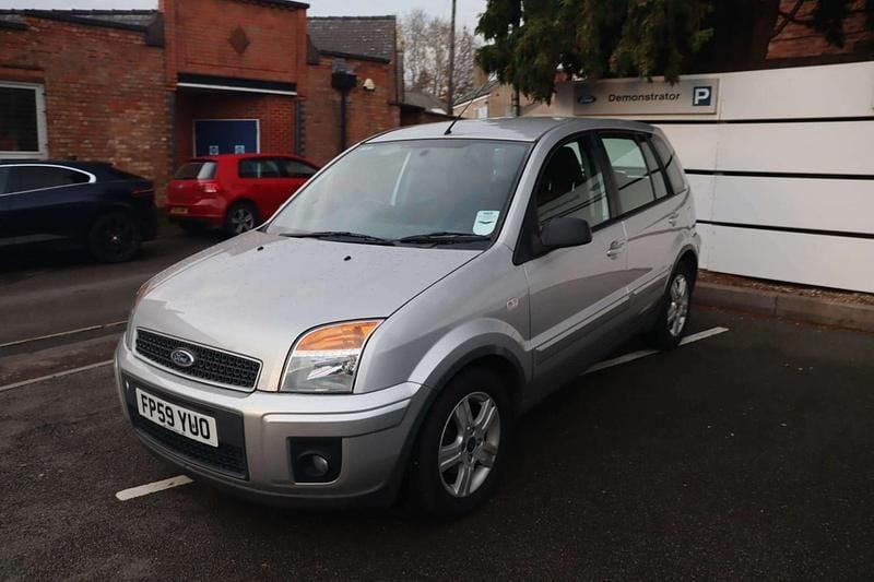 Silver Used 2010 Ford Fusion Zetec Hatchback | £2,495 (A bit pricey) - Image 1/1