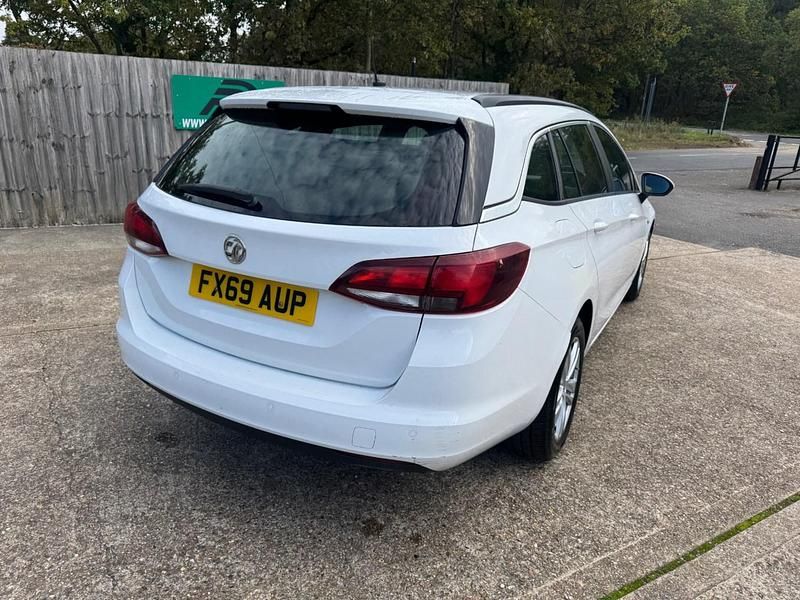 Usado Vauxhall Astra 2019 Blanco Familiar