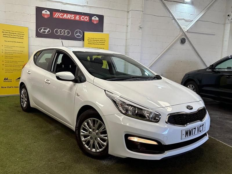Used Kia Ceed 134 HP (98 kW) 2017 White Hatchback