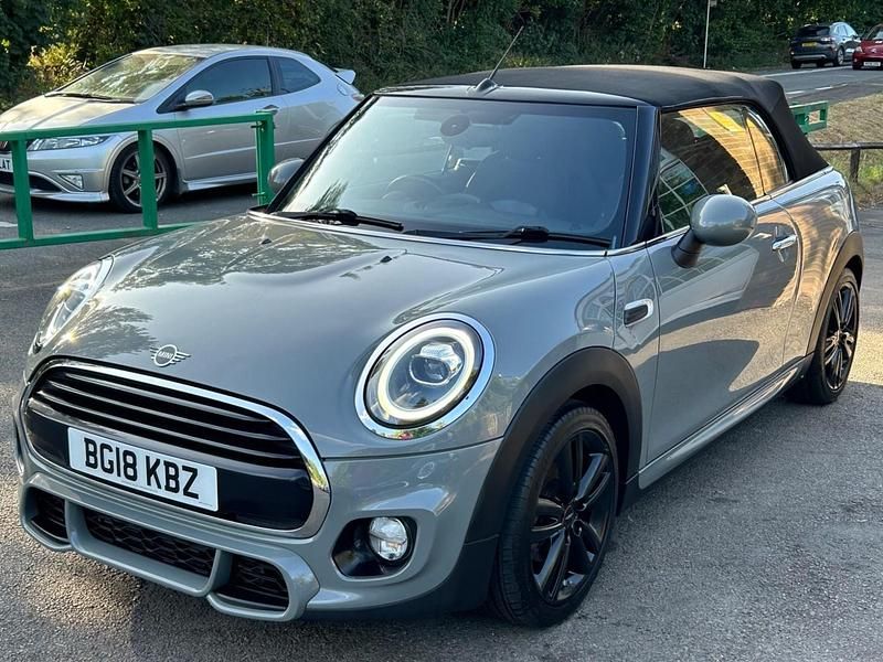 Begagnad Mini Cooper Cabriolet 2018 Grå Cab