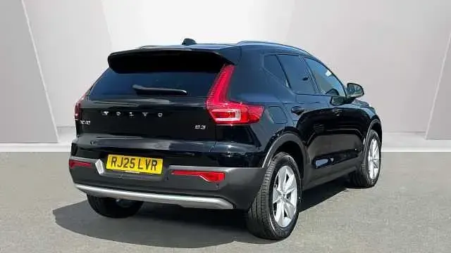 Used Volvo XC40 Core 161 HP (118 kW) 2026 SUV