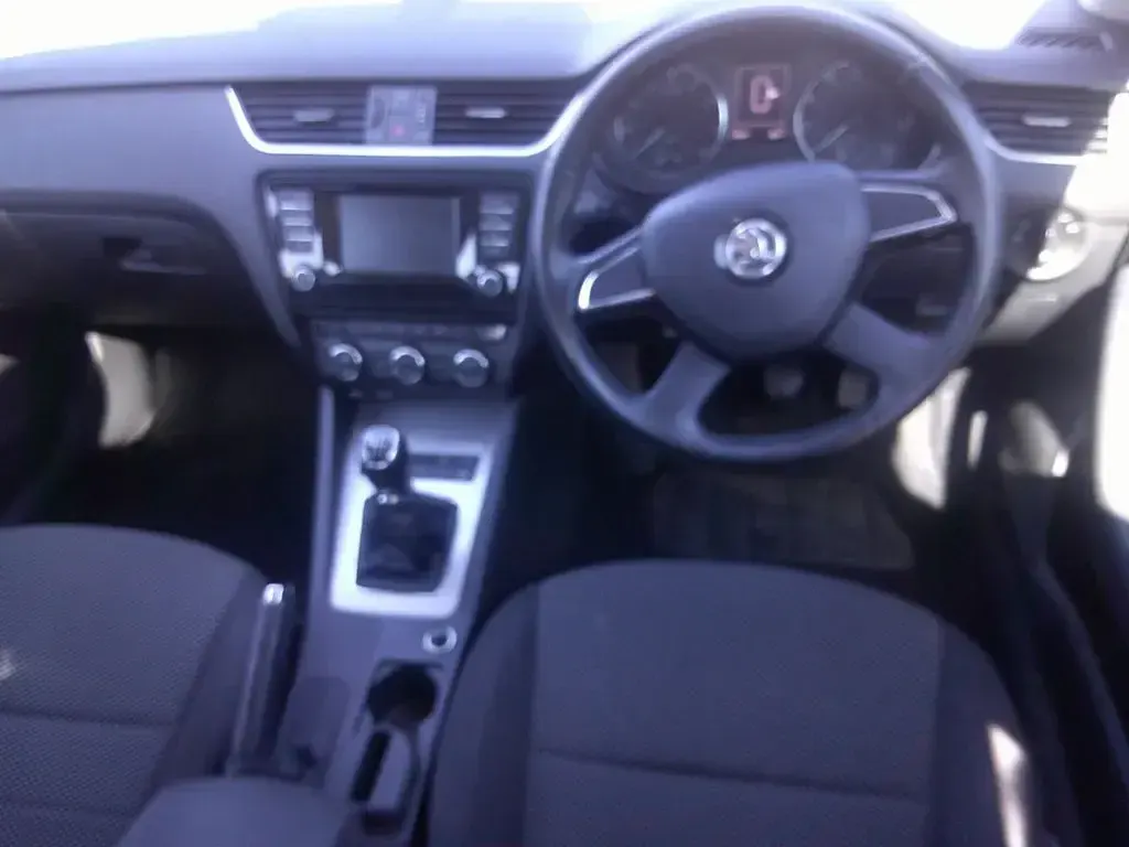 Used Skoda Octavia SE 140 HP (102 kW) 2014 Silver Estate