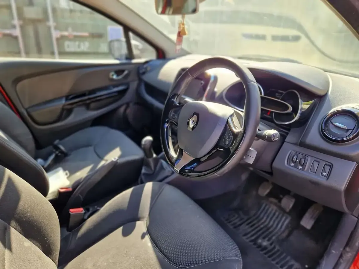Used Renault Clio Dynamique 90 HP (66 kW) 2013 Red Hatchback