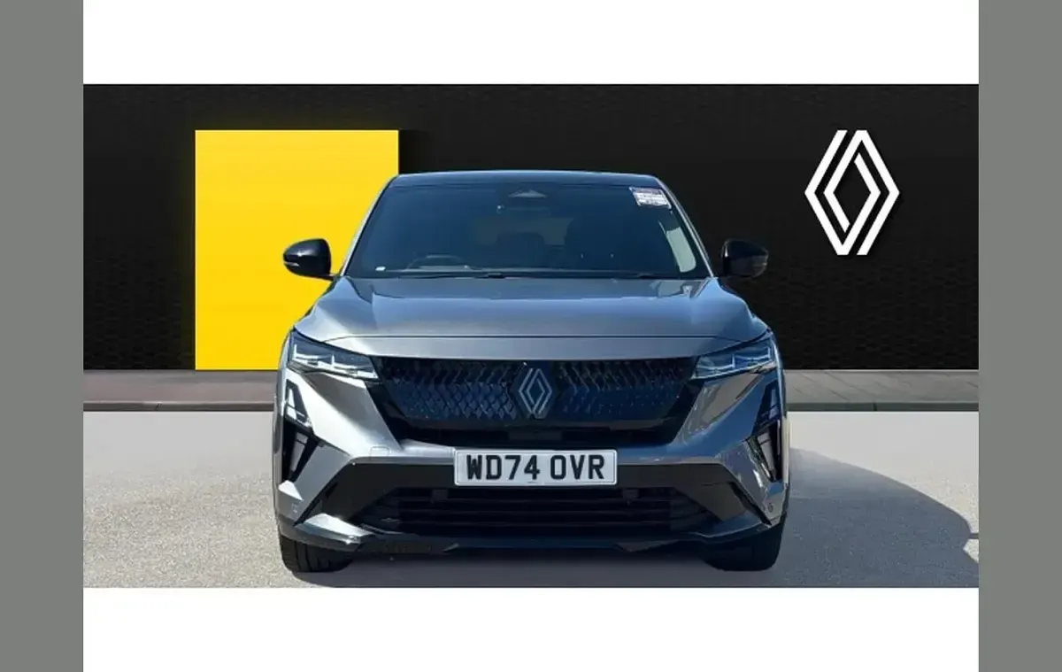 Begagnad Renault Rafale Iconic Esprit Alpine 200 HK (147 kW) 2024 Svart SUV