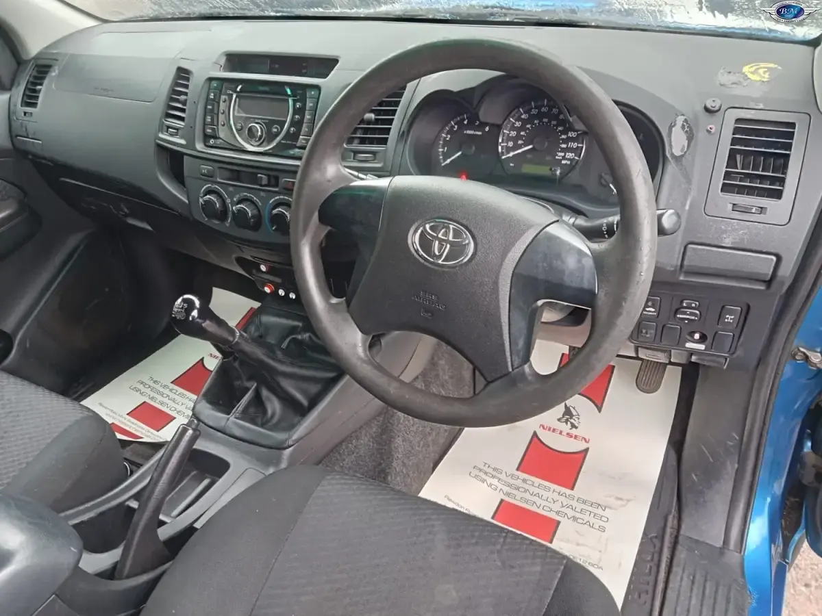 Used Toyota HiLux Active 144 HP (105 kW) 2014 Multicoloured Pickup