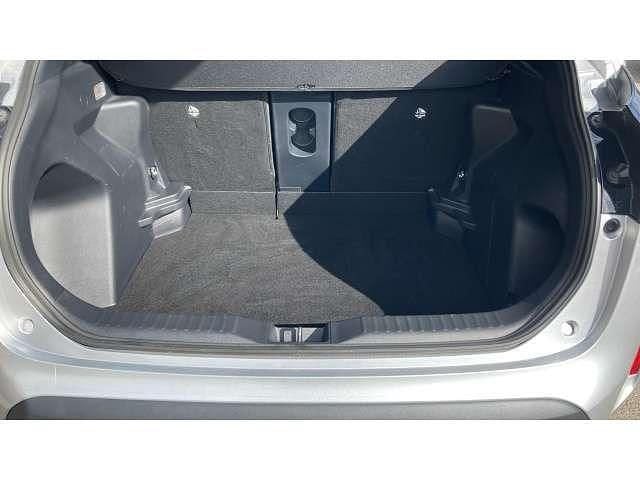 Used Toyota Yaris Cross Design 113 HP (83 kW) 2022 Silver SUV