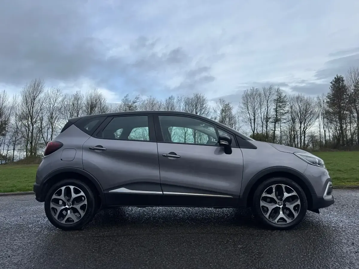 Used Renault Captur Dynamique 90 HP (66 kW) 2017 Grey SUV