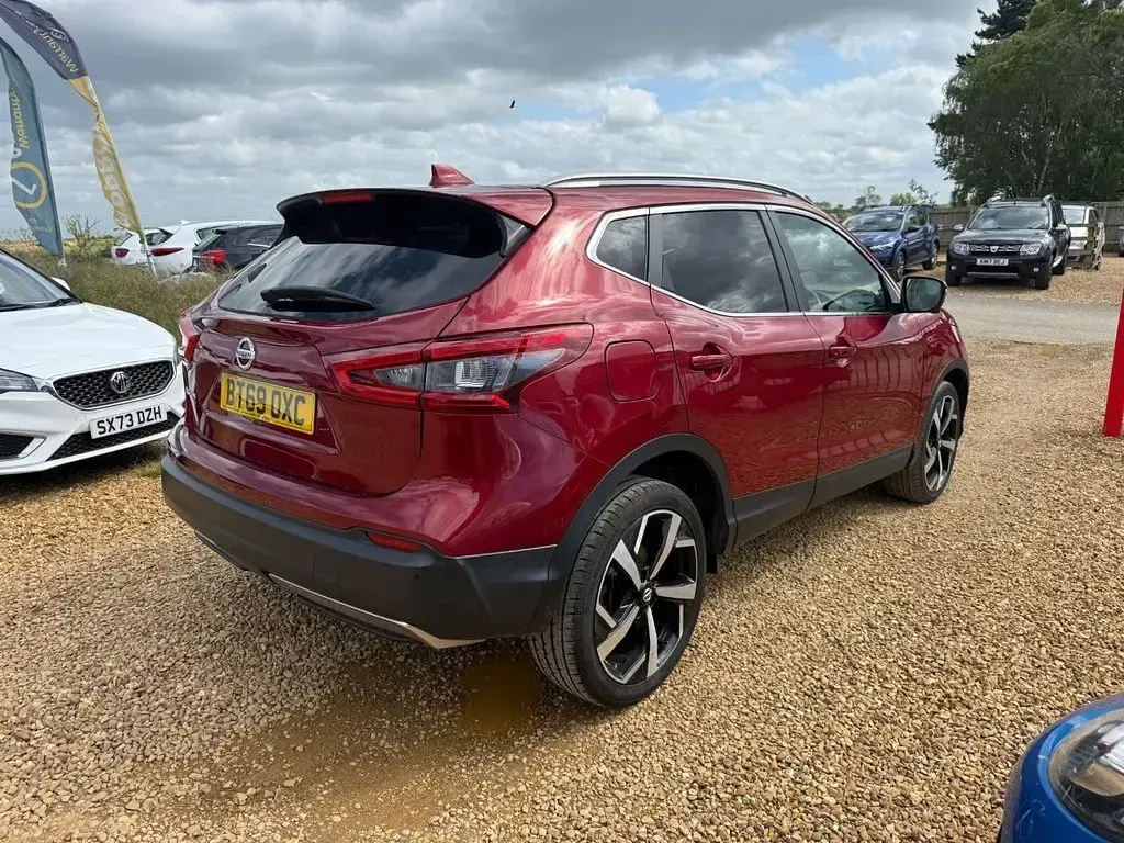 Used Nissan Qashqai S 140 HP (102 kW) 2019 Red SUV