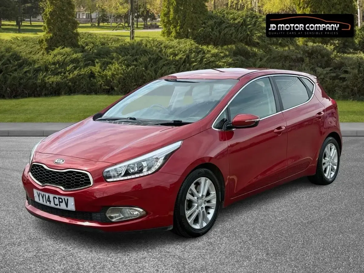 Used Kia Ceed 128 HP (94 kW) 2014 Red Hatchback