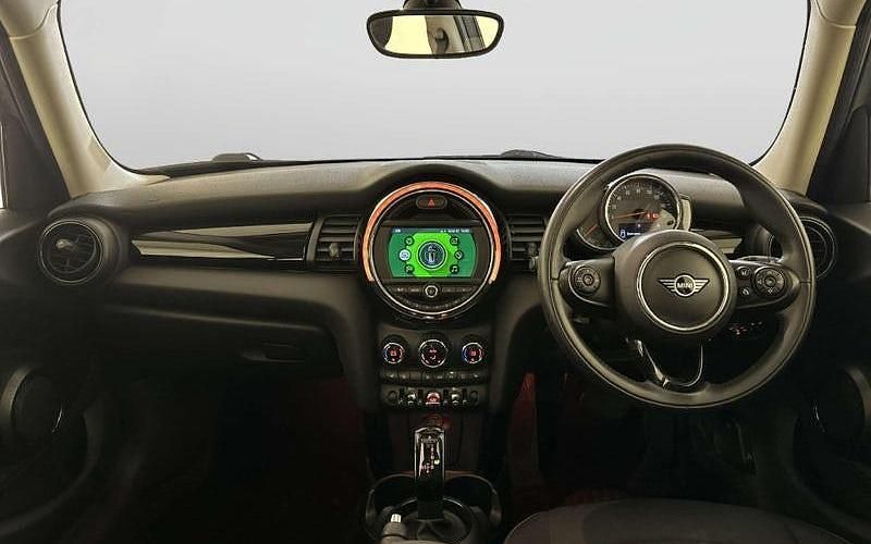 Usado Mini Cooper Classic 136 HP (100 kW) 2019 Cinzento Citadino