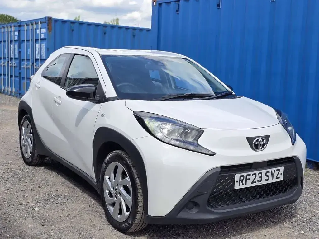 Used Toyota Aygo X PURE 72 HP (52 kW) 2023 White SUV