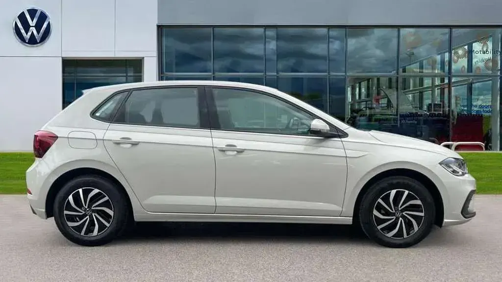 Used VW Polo Life 95 HP (69 kW) 2024 Ascot grey Hatchback
