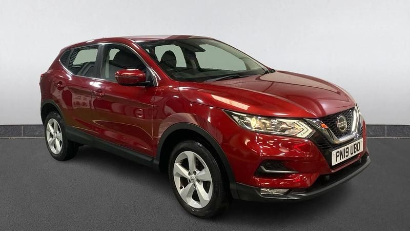 Used Nissan Qashqai Acenta Premium 115 HP (84 kW) 2019 Red SUV