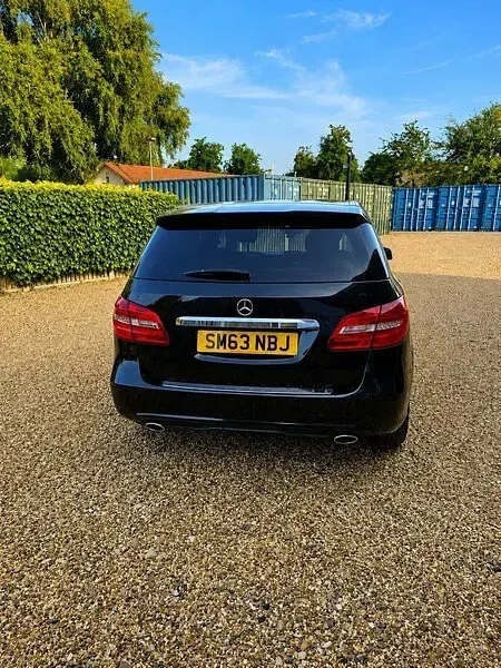 Used Mercedes B180 122 HP (89 kW) 2014 Black Hatchback